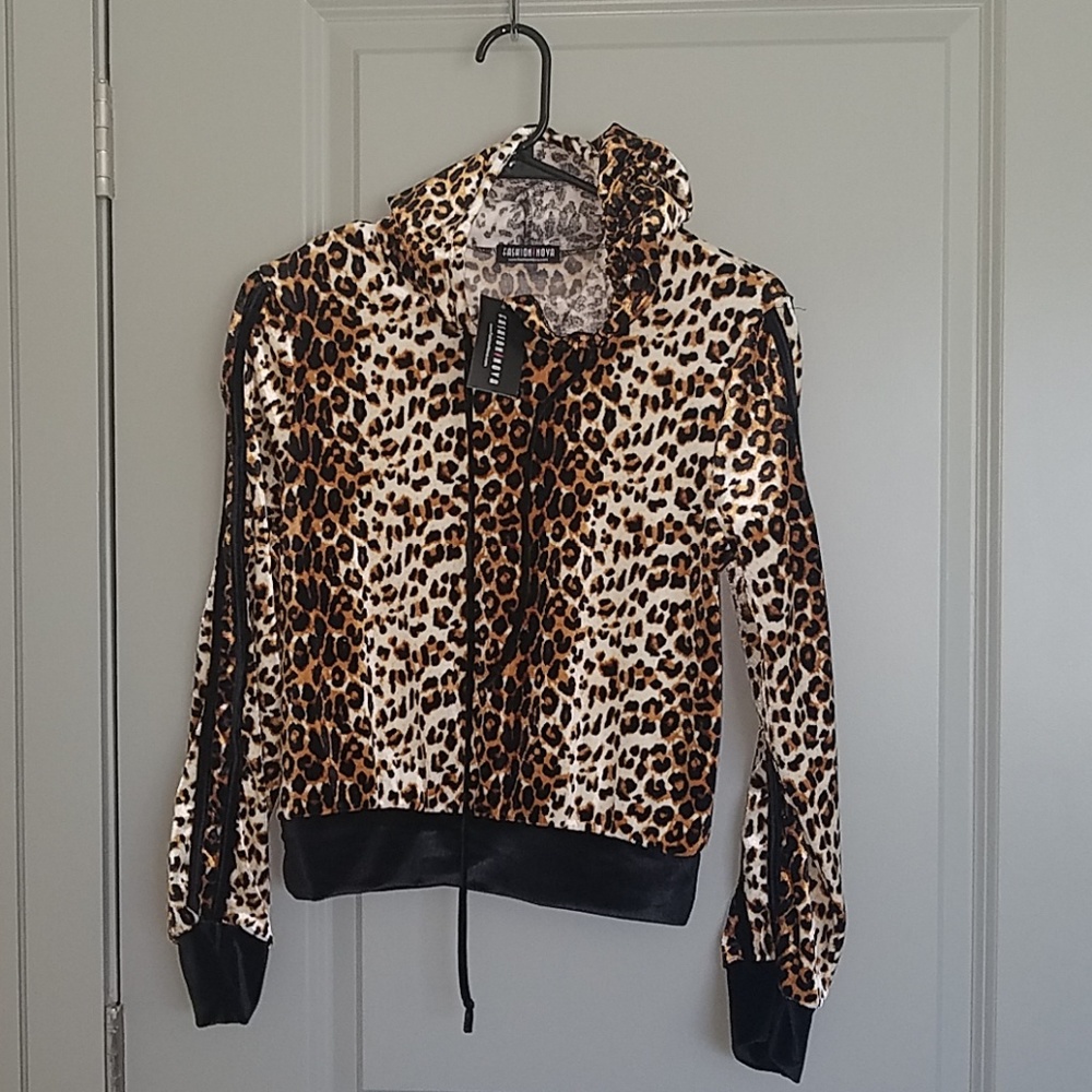 Set: Leopard joggers and crop hoodie